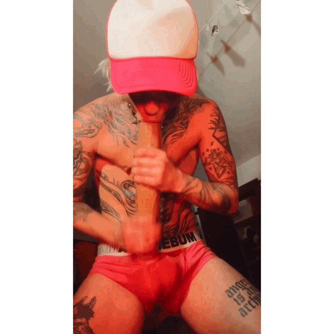 my dick is bigger than ur dick ?? https://t.co/x45Rb5ODfv