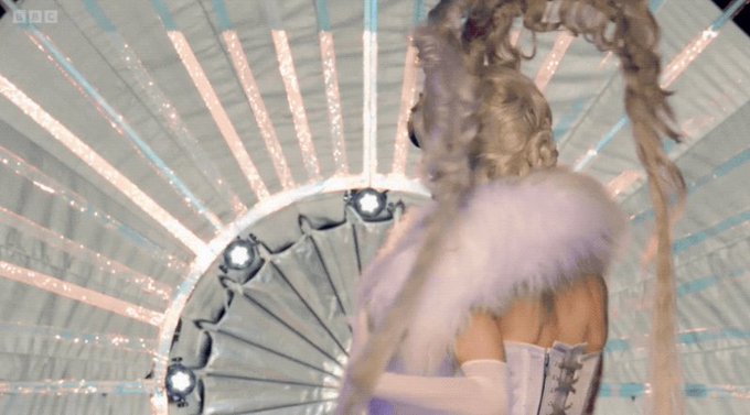 pahahahahaaaa so long Lizzy T https://t.co/uKzoY5kSKr