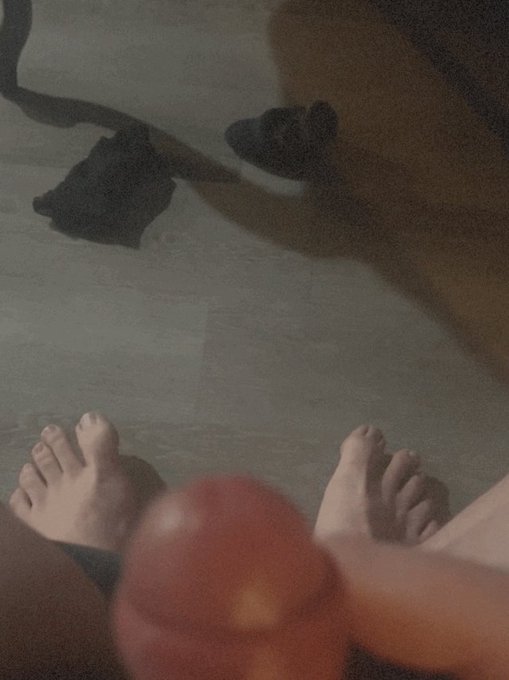 Tips and toes come suck me off #horny #gay #uncut #suckmeoff #footfet?sh https://t.co/nVjBfM3rhn