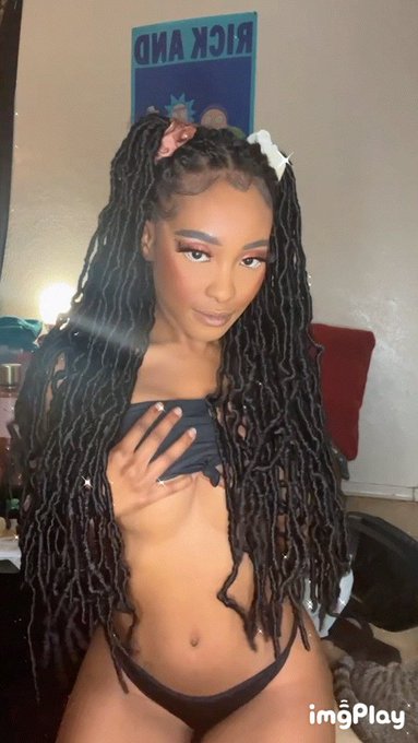 bc it&rsquo;s titty tuesday or whatevaaa🤭💘 https://t.co/e35RdU1mSs