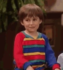 Niño Burlandose Niño Peleando GIF