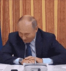 Putin Ketawa GIF