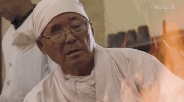 Gif depicting artisan Lee Bong-ju lifting a bronze bowl from