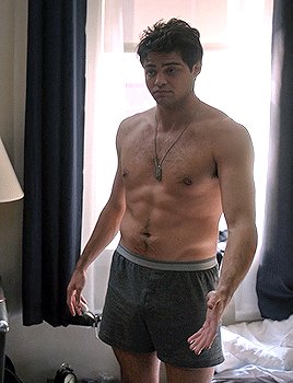 Fit Famous Males on Twitter: "Noah Centineo 😍🔥"