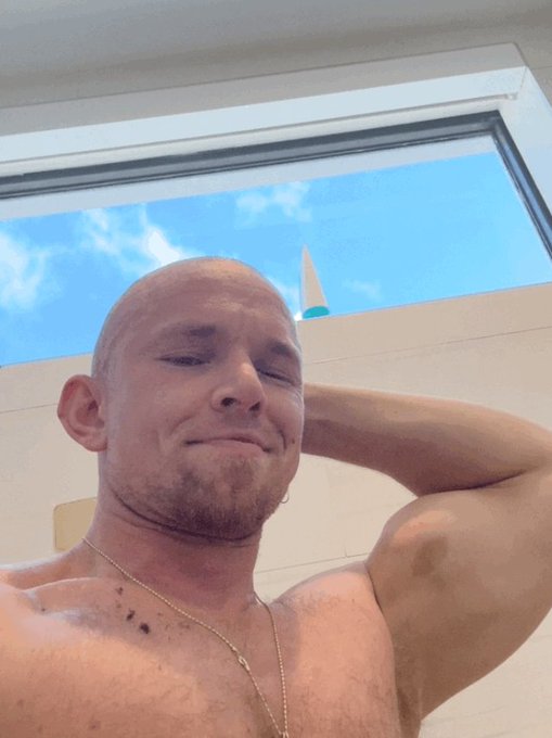 When your barber touches u with his big Dick. I only trust MY barber https://t.co/qRY2mMzz33