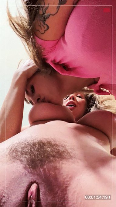 Phone sex ?? 
#lenapaul 
Dropping this Saturday 12/31 
https://t.co/vsU626ckwz ??‍❤️‍?‍?? https://t.