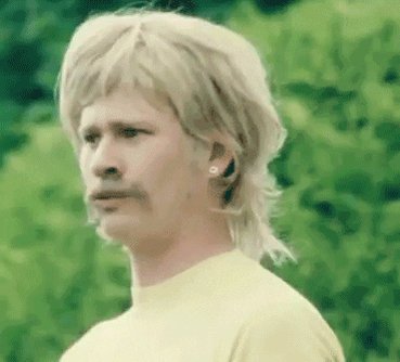 Gif d'un homme moustachu dont les lèvres prononcent manifes