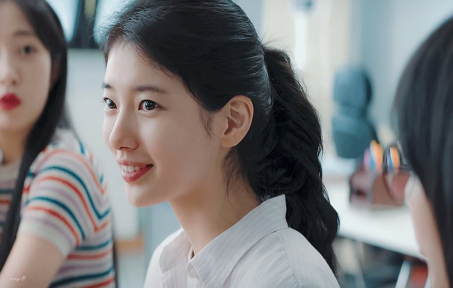 드라마 안나 감독판(2022) EP01 Part 2 12GIFs & 22CAPs #수지 #SUZY #ANNA ▫️ https://suzyall.tistory.com/697Translate post
