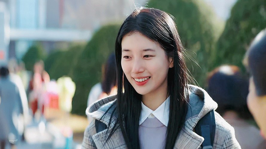 드라마 안나 감독판(2022) EP01 Part 2 12GIFs & 22CAPs #수지 #SUZY #ANNA ▫️ https://suzyall.tistory.com/697Translate post