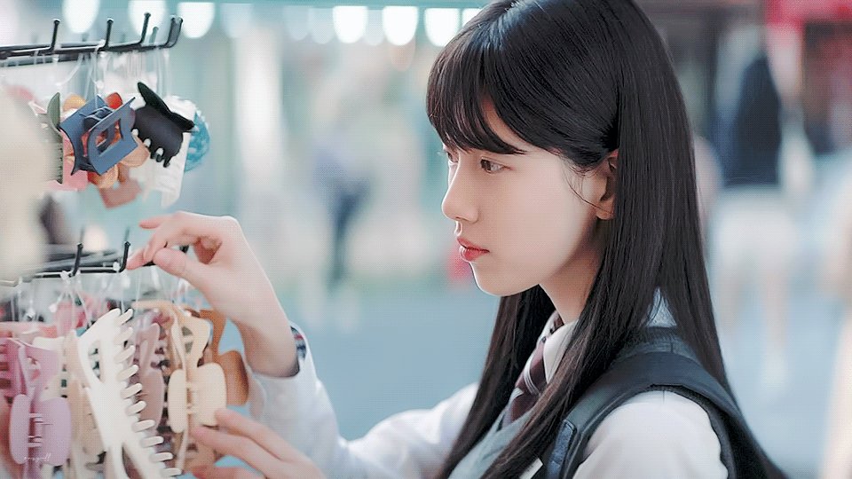 드라마 안나 감독판(2022) EP01 Part 2 12GIFs & 22CAPs #수지 #SUZY #ANNA ▫️ https://suzyall.tistory.com/697Translate post