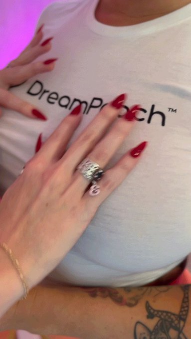 Wet t shirt shower with @SofiaSapphire__  for @Dreampeach_co https://t.co/kzrVsAXbJh