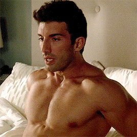 Happy birthday, boyfriend, Justin Baldoni!! 