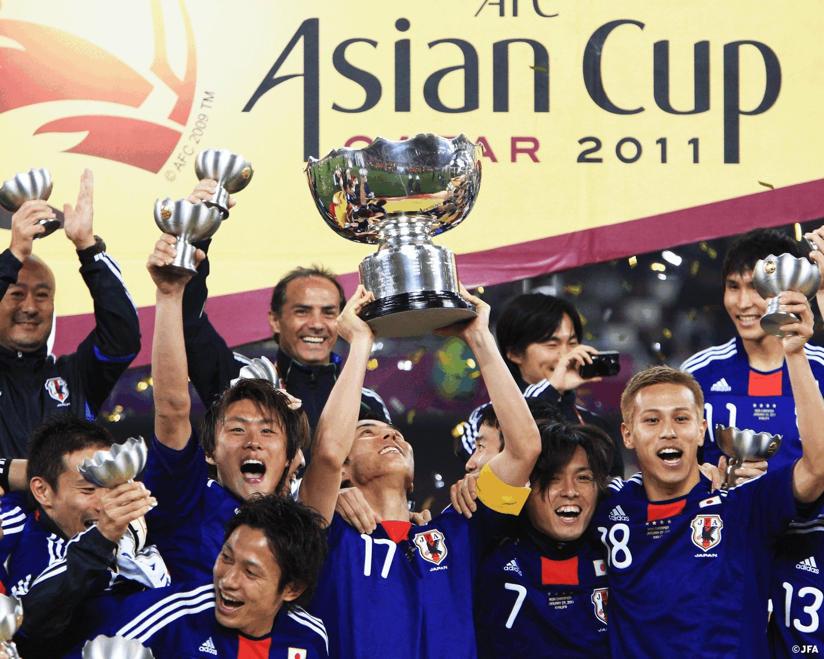 超希少2011アジアカップ日本代表李忠成選手公式ユニフォーム L 青オフィシャル 日本人FWの