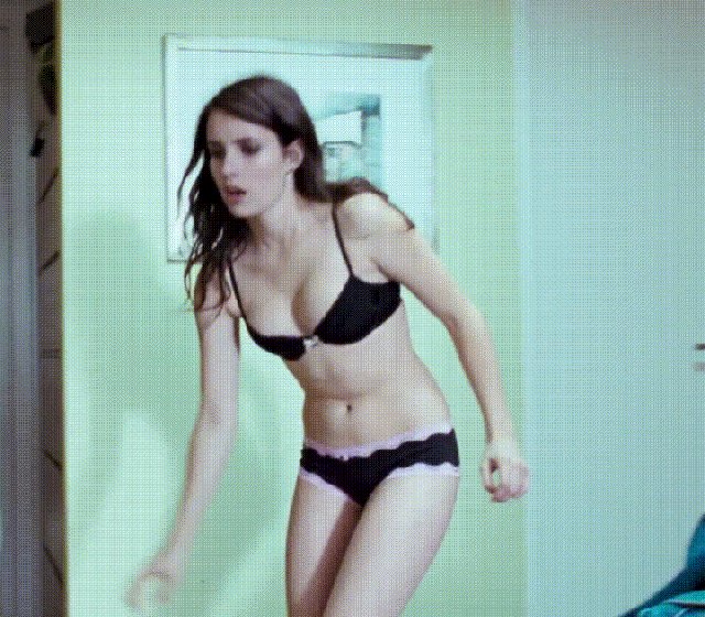 Happy 32nd Birthday American actress Emma Roberts. Dad Eric Roberts and Aunt Julia Roberts. 