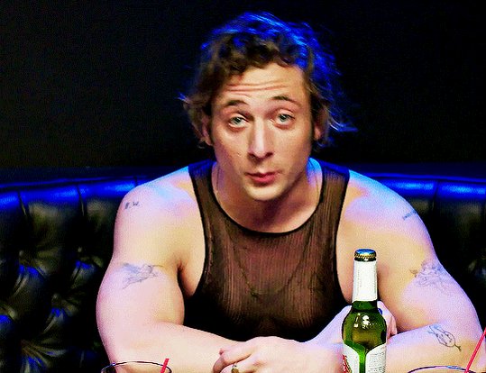 Happy birthday to Jeremy Allen White today! 