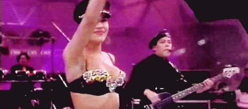 Happy Birthday to la reina Selena Quintanilla    