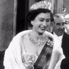 Elizabeth Elizabeth Ii GIF