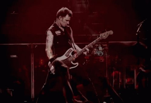 Happy Birthday to my largest inspiration Mike Dirnt!!

And also: happy Starwars Day!! 
