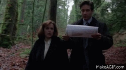 Mulder and Scully walking i...