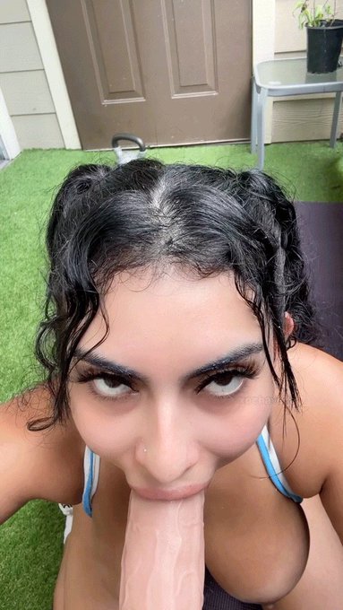 I&rsquo;m your favorite deepthroat queen 😈🔥 https://t.co/GtriP4gwWq