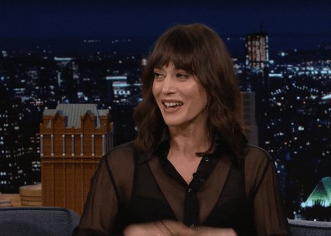 Happy bday Lizzy Caplan <3 