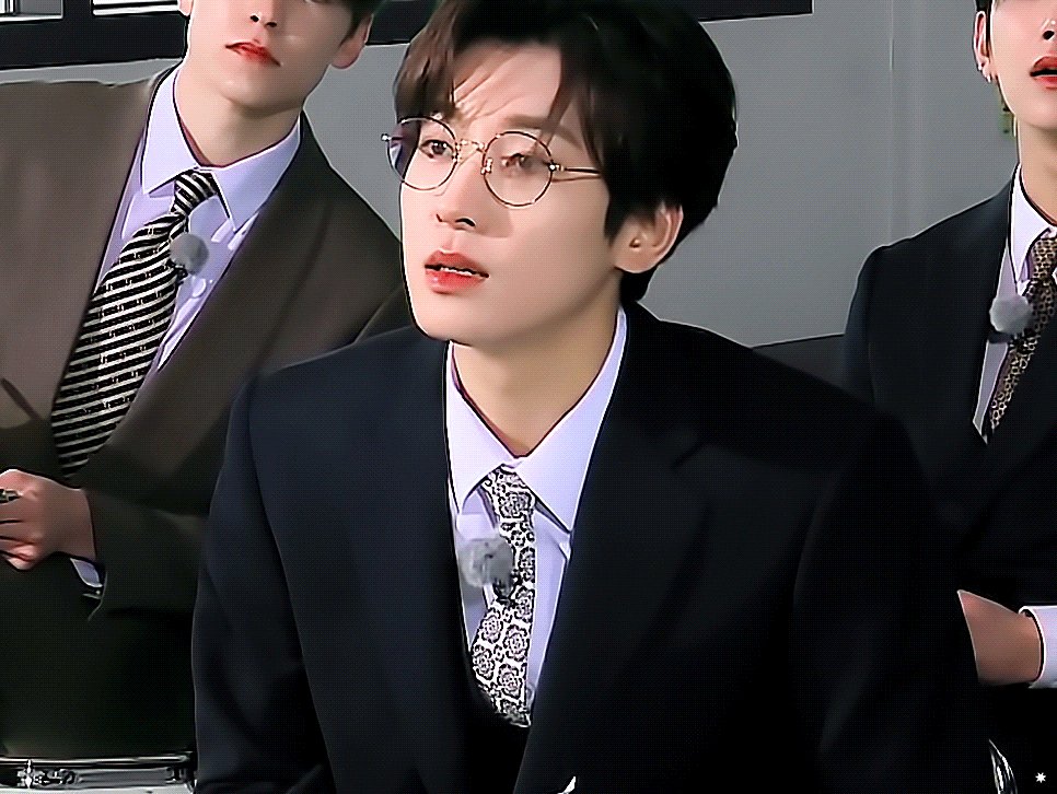 caca on Twitter: &amp;quot;RT @ww_gif: 211006 #세븐틴 #원우 #전원우 https://zrr.kr/QDW6 ...