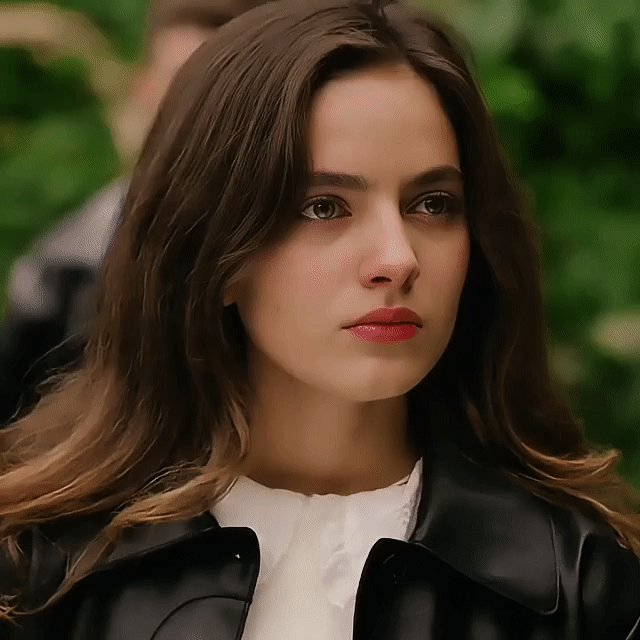 Brunette Lisa Enn ajoyib odamni sikadi