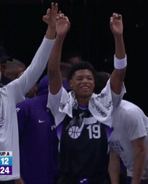 GET UP! @kevinlove's 3/3 from three in the first 🚨  