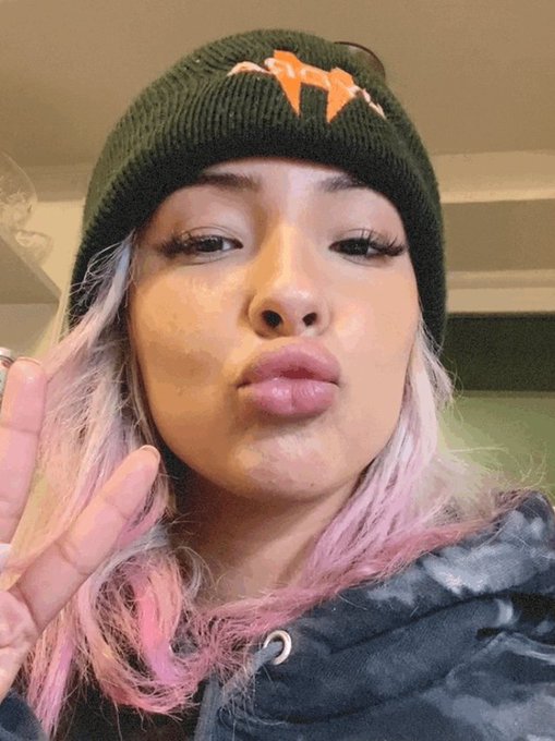 I&rsquo;m on cameo #cameo  https://t.co/eUXNpjJGnk https://t.co/baudKsYM1J<a href="/tag/cameo"class="tags">#cameo</a>