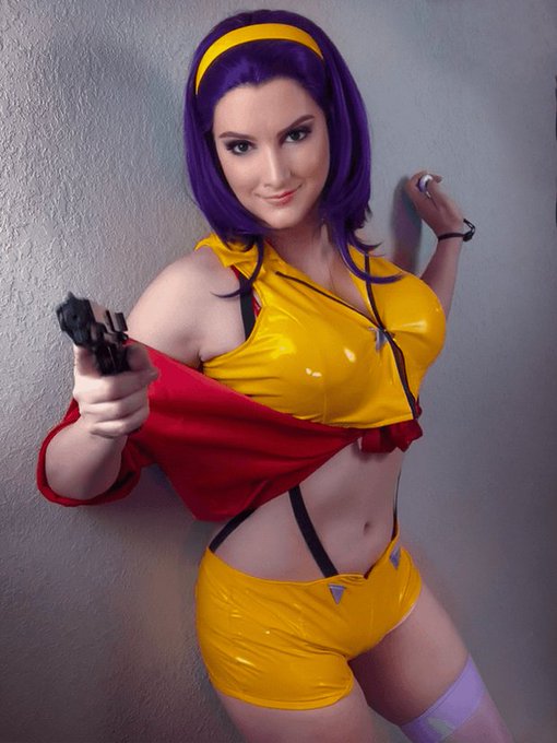Just a reminder that my Faye Cosplay still slays ?? https://t.co/xxNsRkPsKh https://t.co/2JXUHco3rA
