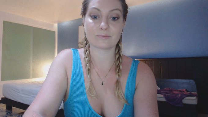 logging onto mfc! come see me here>>> #myfreecams https://t.co/vfaGRP2usF https://t.co/RPXo1bWXZE<a href="/tag/myfreecams"class="tags">#myfreecams</a>