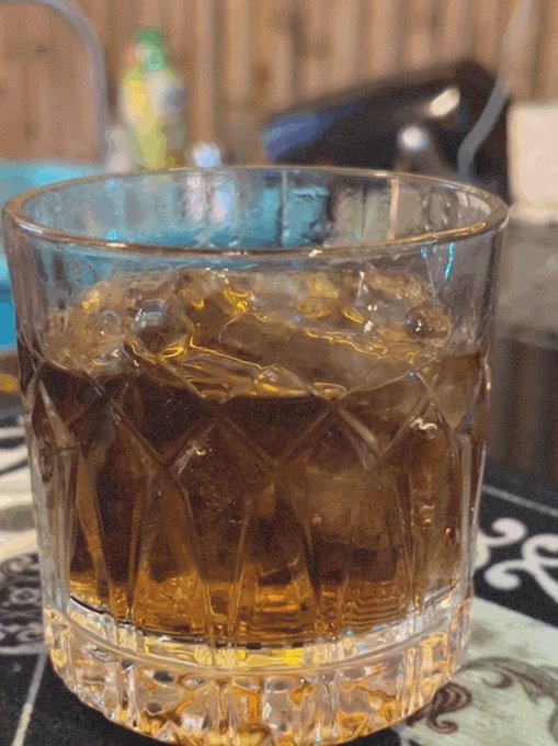 Who buys me a drink? mine is almost empty 🍹  Qui m&rsquo;offre un verre? Le mien est presque vide 🍹 PayPal<a href="/tag/joi"class="tags"><span>#joi</span></a><a href="/tag/cei"class="tags"><span>#cei</span></a><a href="/tag/sperme"class="tags"><span>#sperme</span></a><a href="/tag/mange"class="tags"><span>#mange</span></a>