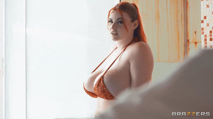What was I looking at? Wrong answers only !! 

"Sneaky Poolside Sex" 
? OUT NOW
? https://t.co/Dw3D3M3W84