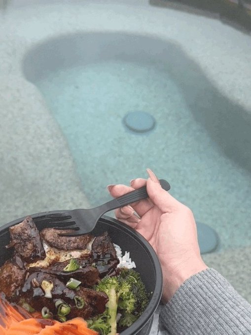 Eating lunch in the jacuzzi on set https://t.co/0N0sWnegUl<a href="/tag/x3show"class="tags"><span>#x3show</span></a>