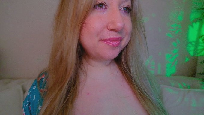 I'm online @MyFreeCams! #onmfc https://t.co/40mEsaw1nV 💚 https://t.co/fBAE6mtRev<a class="tags" href="/tag/myfreecams">@myfreecams</a><a href="/tag/onmfc"class="tags">#onmfc</a>