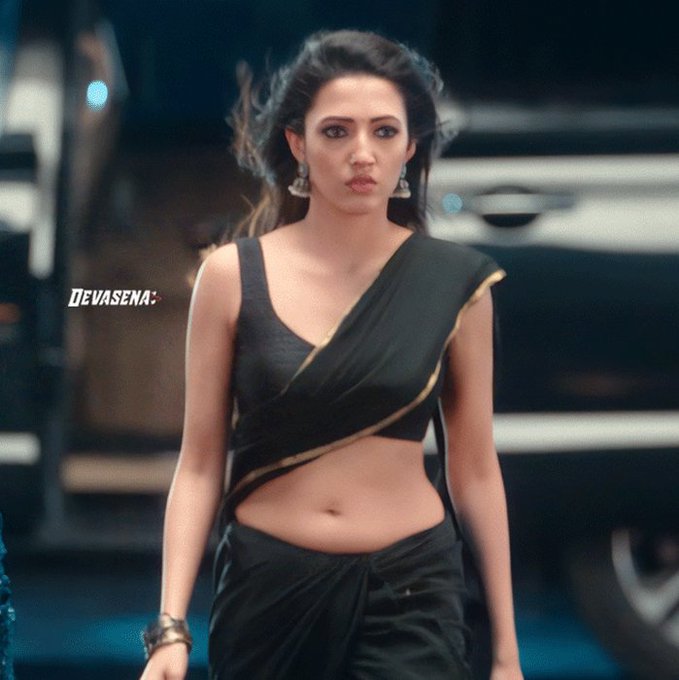 GKvGgbtXoAAAQ9N?format=jpg&name=small