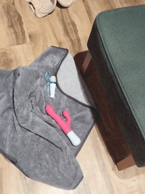 Just came all over my floor thank you S 😇😈 https://t.co/6NwxJdXNwv<a href="/tag/x3show"class="tags"><span>#x3show</span></a>