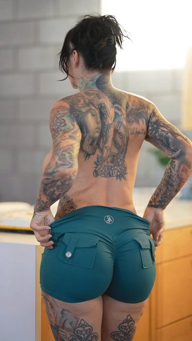 Aren&rsquo;t you going to wish me a Happy Birthday? 👀 https://t.co/FXEEiDzVJV