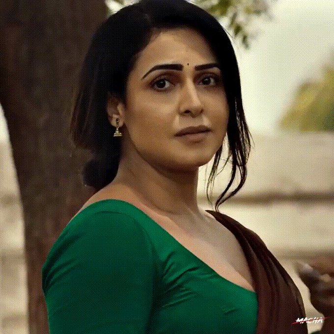 GOfm7r6WsAAWaCB?format=jpg&name=small