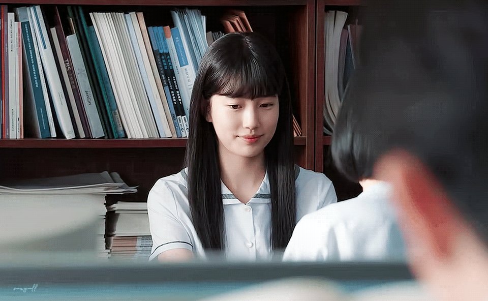 안나 감독판 후기 🎞️ 유미로 태어나 안나로 살게 된 인물의 이야기로, 수지의 새로운 모습을 많이 볼 수 있던 드라마 처음엔 조금 답답한 감정도...