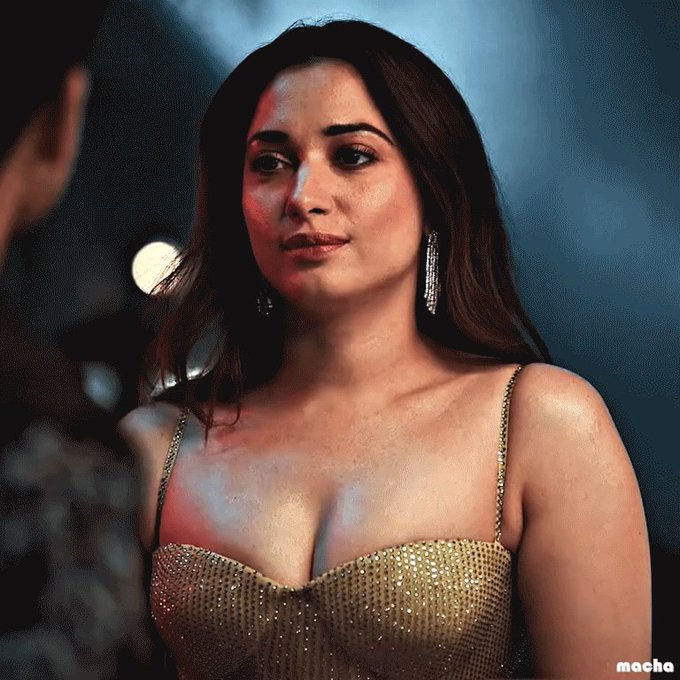 GQKgkkJWoAAo9N_?format=jpg&name=small