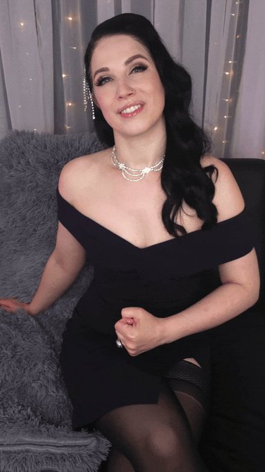 When the hot Maid Of Honor really wants to watch you to stroke for her before you walk down the aisle: