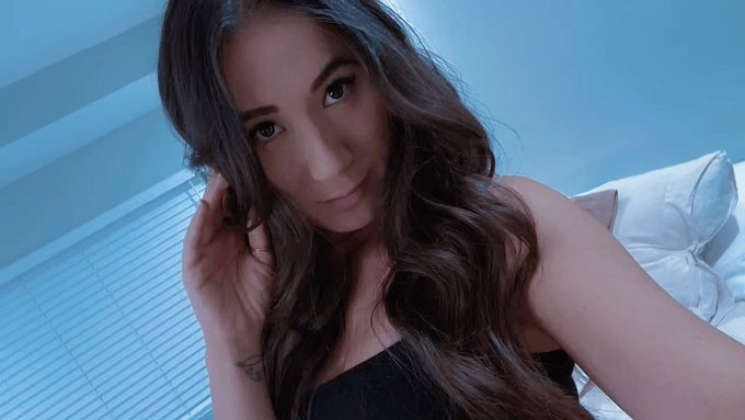 What are you doing tonight? I'm just hanging out. You should message me, or better yet, call me here<a href="/tag/selfie"class="tags"><span>#selfie</span></a>