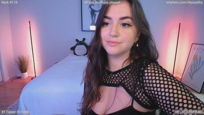 I'm online, come hang! @MyFreeCams! #onmfc https://t.co/rPEB6GwfK8 💚:) https://t.co/5gHFYu02Ha<a class="tags" href="/tag/myfreecams">@myfreecams</a><a href="/tag/onmfc"class="tags">#onmfc</a>