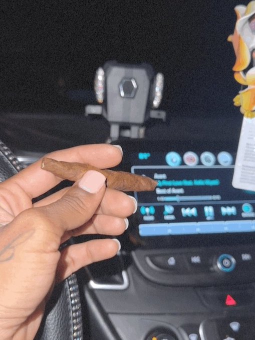 🎶😮&zwj;💨 https://t.co/Sba1PN2UoZ<a href="/tag/shameless"class="tags"><span>#shameless</span></a>