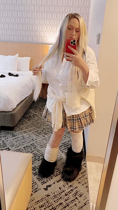 Preppy 🤍 https://t.co/feyNbIqNwT