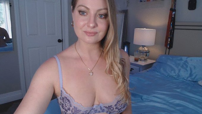logging onto mfc! come see me here>>> #myfreecams https://t.co/vfaGRP2usF https://t.co/Sp3O2dElHB<a href="/tag/myfreecams"class="tags">#myfreecams</a>