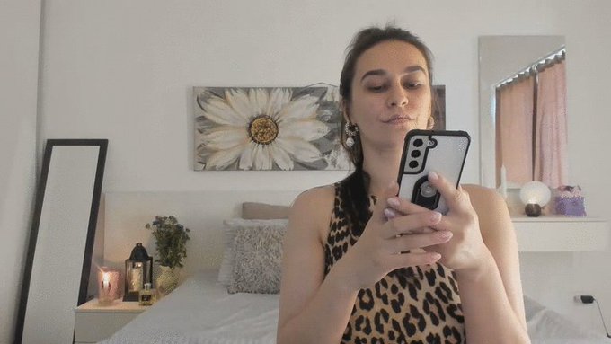 I'm online @MyFreeCams! #onmfc https://t.co/lGvxREFXjC 💚 https://t.co/9v9Carpik2<a class="tags" href="/tag/myfreecams">@myfreecams</a><a href="/tag/onmfc"class="tags">#onmfc</a>