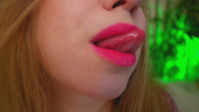 I'm online @MyFreeCams! #onmfc https://t.co/40mEsaw1nV 💚 https://t.co/FybQRxALIe<a class="tags" href="/tag/myfreecams">@myfreecams</a><a href="/tag/onmfc"class="tags">#onmfc</a>