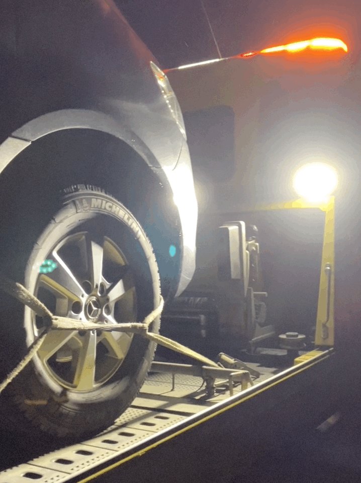 Brandvermoeden bij bestelbus op A50 bij Ravenstein